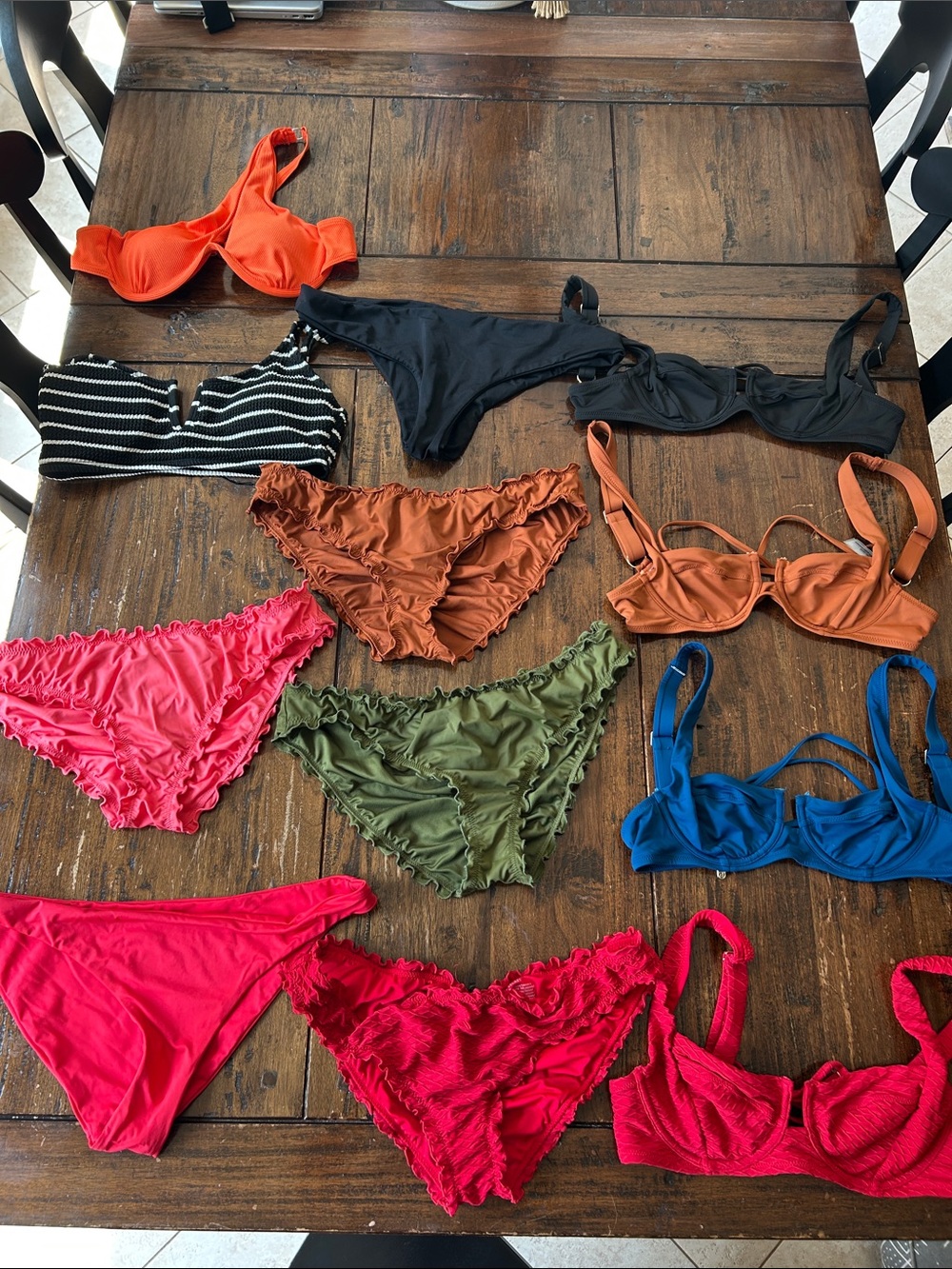 Medium and large bathing suits: 12 pieces